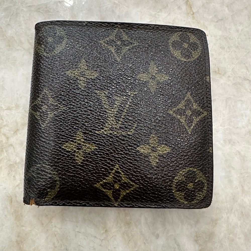 Pre loved Louis Vuitton Monogram Marco Bifold
Wallet Brown